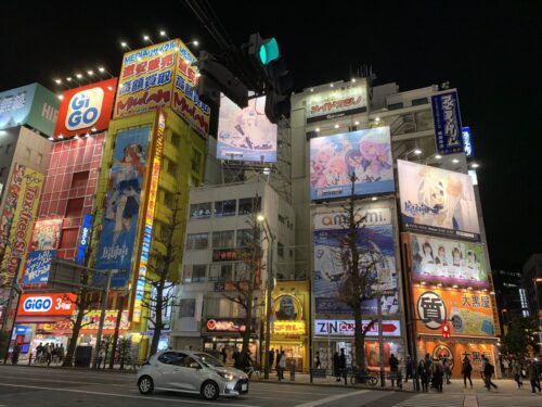 【話題】秋葉原って原神広告占有率凄いな